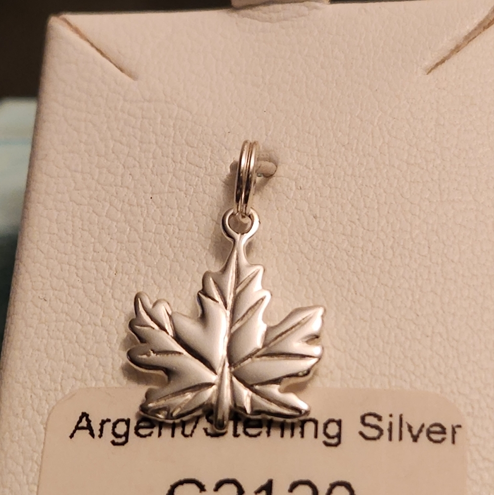 NEW STERLING SILVER 925 "MAPLE LEAF"